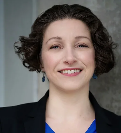 headshots-vanessa-dennison-023-linkedin (1) 1